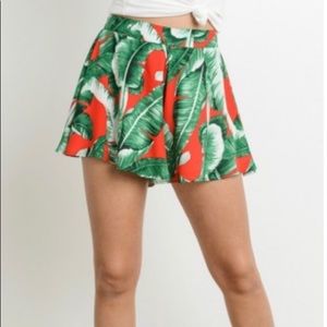 Tropical print swing shorts